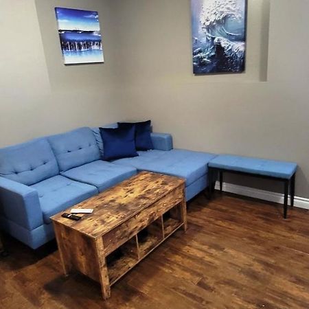 Blue Wave 2 Bedroom Suite Саскатун Экстерьер фото